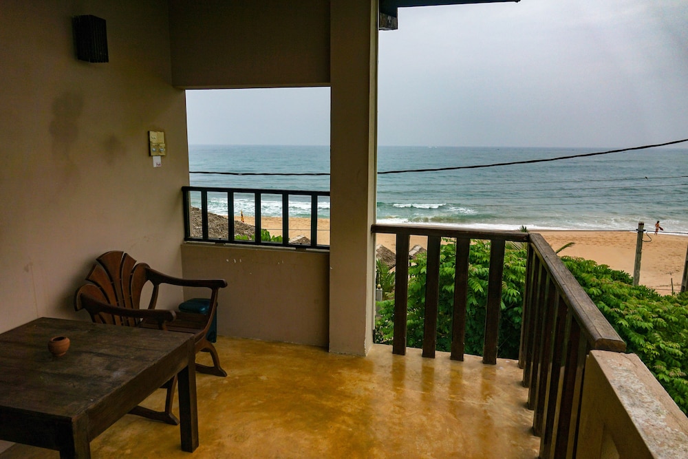 Harmony Beach Bungalows 21/24