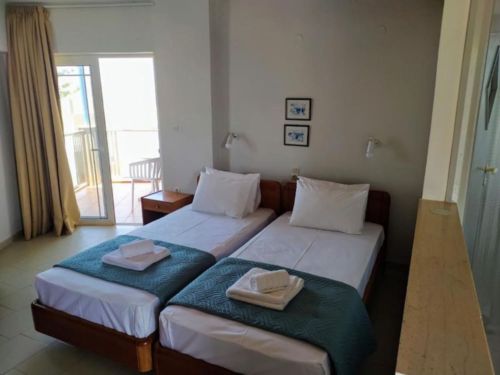 Girogiali Beach Hotel 25/50