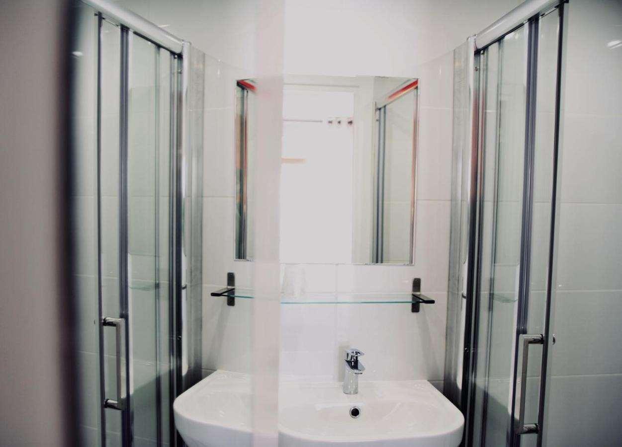 AMADEUS HOTEL 39/40