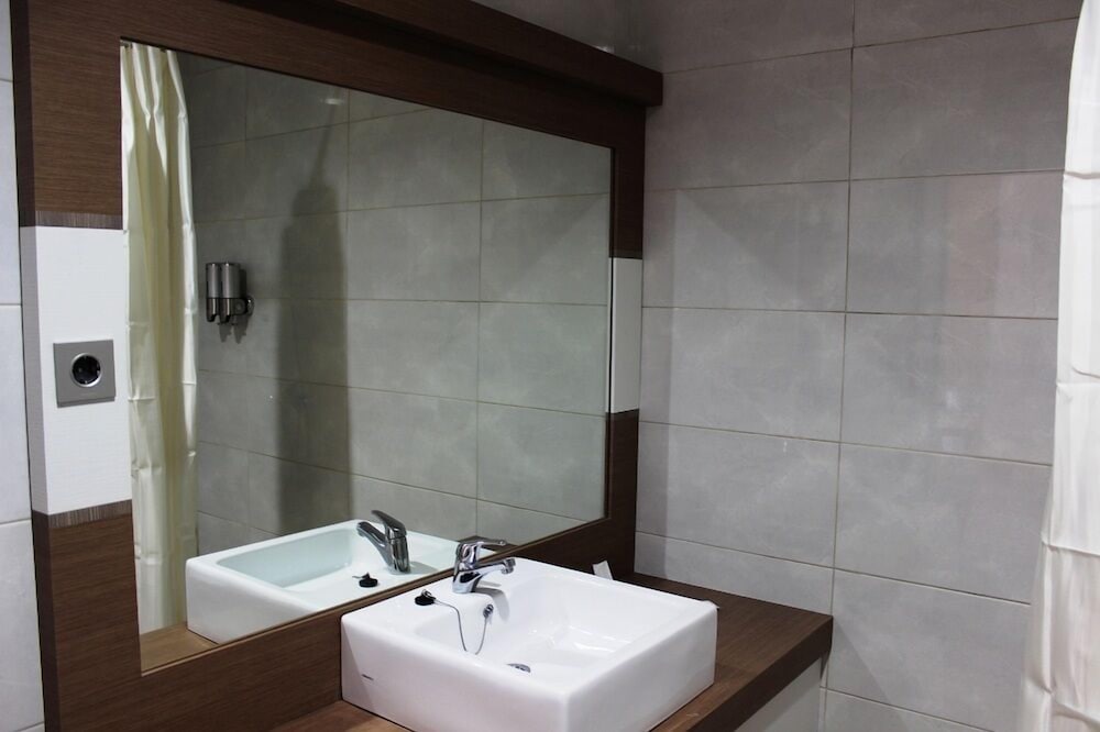 Ideas Hotel Ibrahim Adjie 28/31