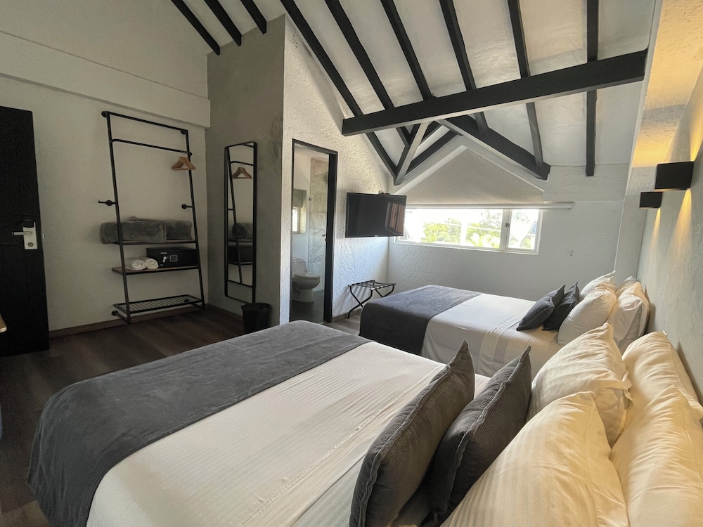 Standard, Twin Beds