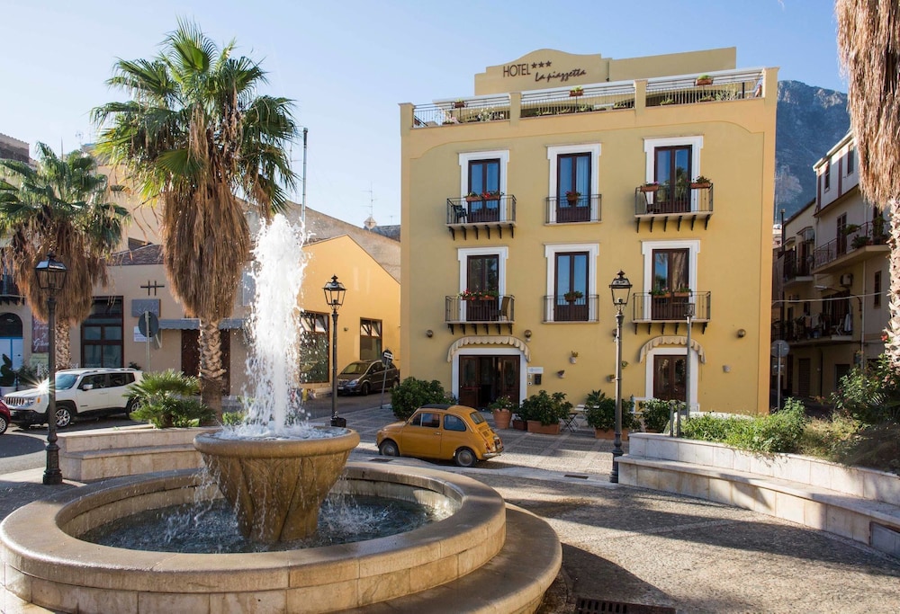 Hotel La Piazzetta 38/50