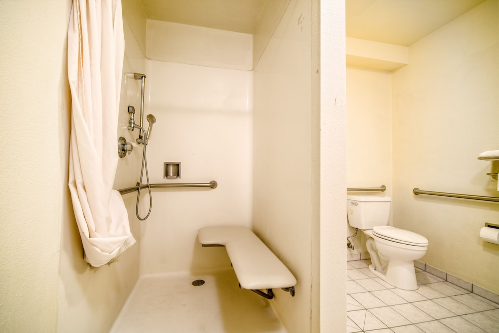 Regency Inn Suites Downey 38/40