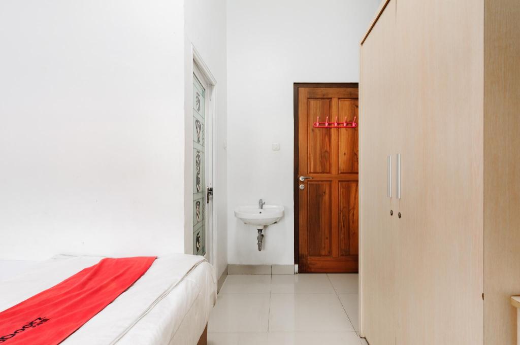 Reddoorz Near Siloam Hospital Palembang 26/56