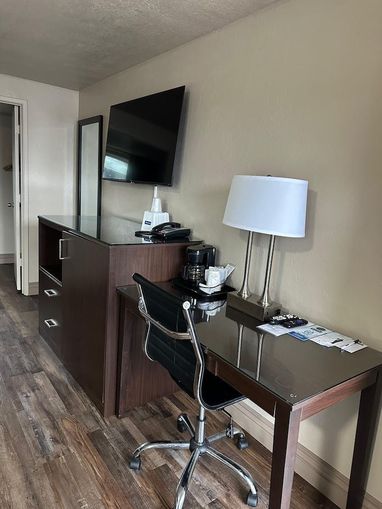 Travelodge by Wyndham Florence 36/53