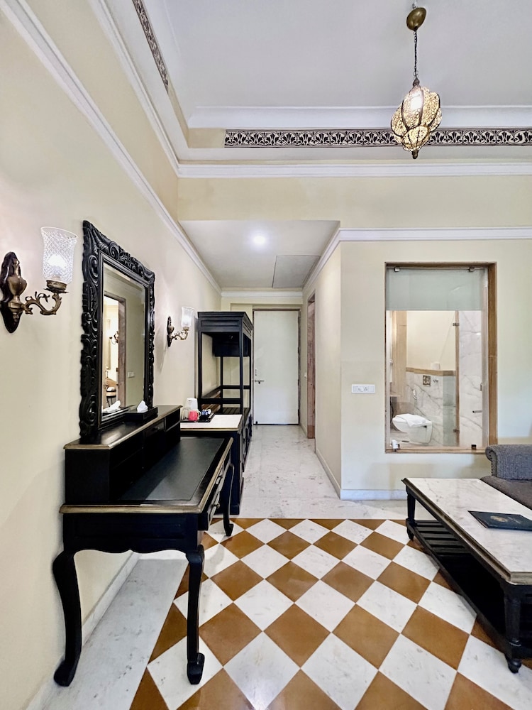 Umaid Lake Palace 8/50