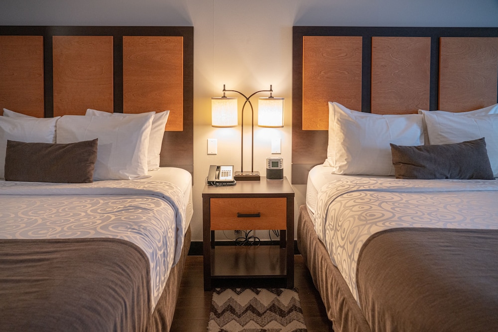 SUPERIOR, 2 QUEEN BEDS, SOFA