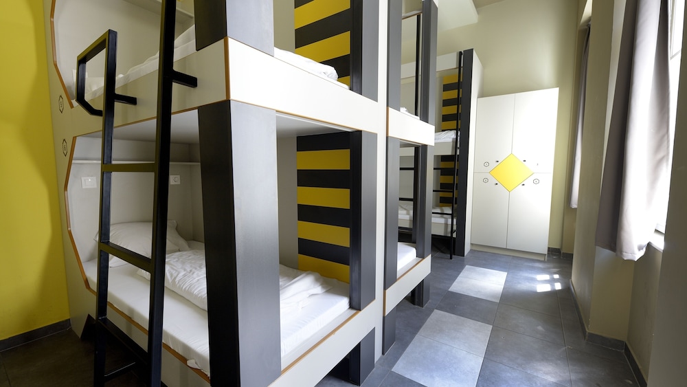 The Hive Party Hostel 25/65