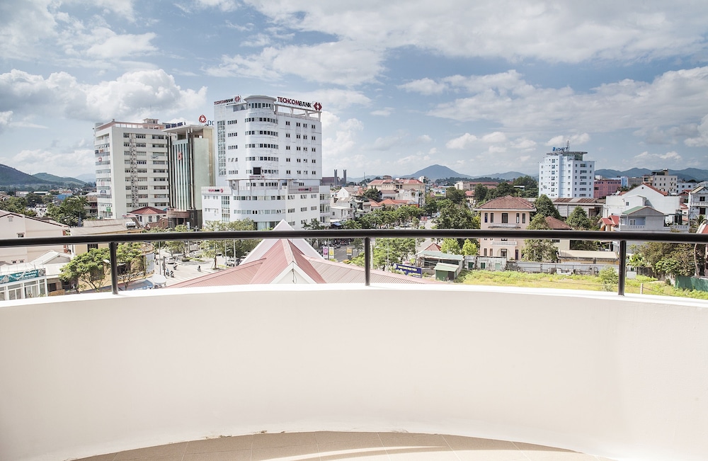 Emm Hotel Hue 42/50