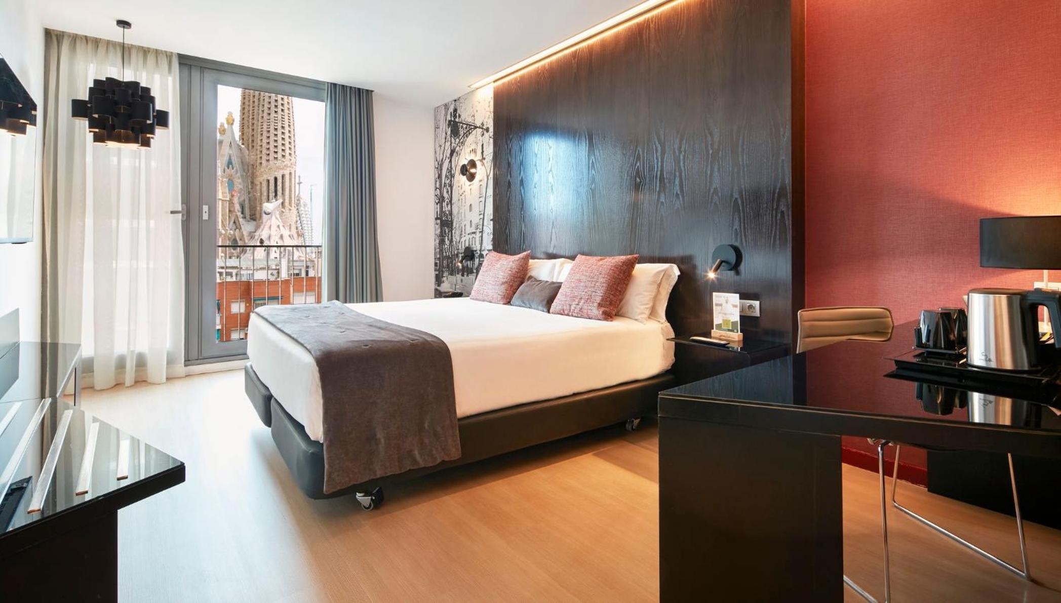 Superior, Double Bed, City View