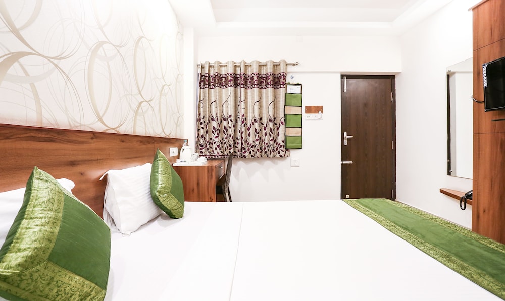 Itsy By Treebo - Comforts Inn, University Road Deralakatte 11/24