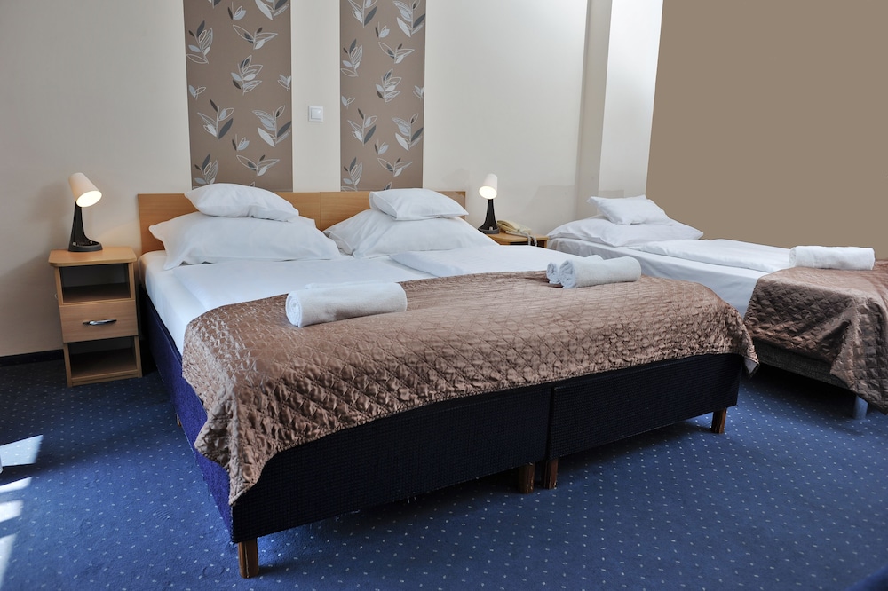 Hotel Papillon 43/50