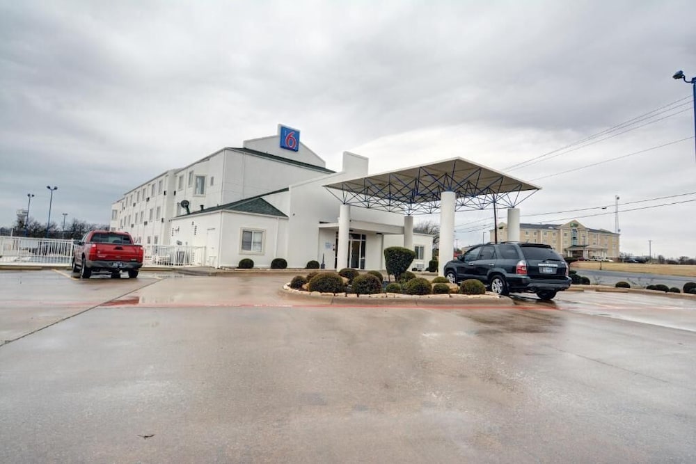 Motel6 Denison, TX 48/56