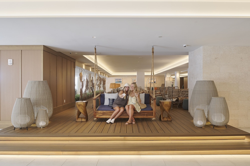 OUTRIGGER Reef Waikiki Beach Resort 64/86