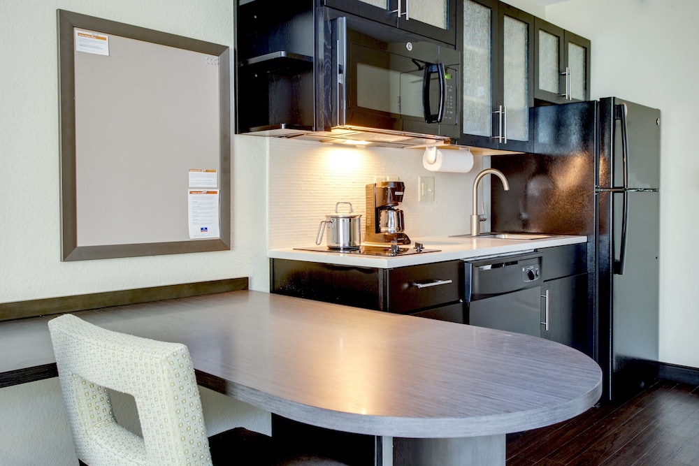 CANDLEWOOD SUITES RALEIGH CRABTREE 20/57