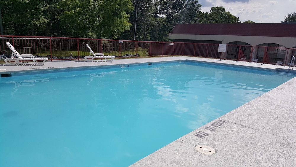 Econo Lodge Inn & Suites Norton - Wise South 1/44