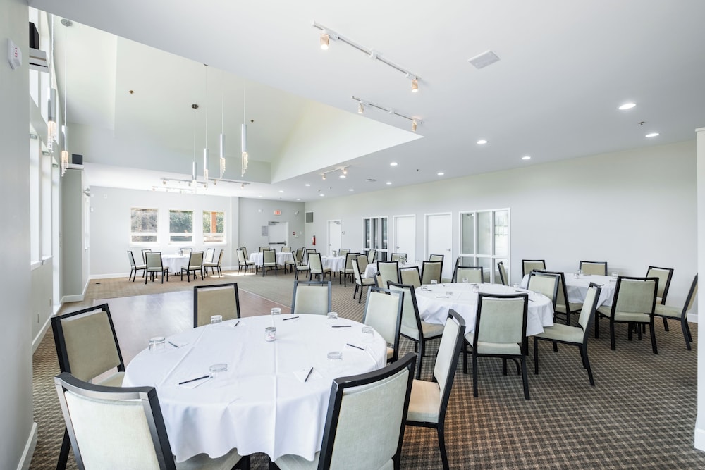 Executive Suites Hotel Resort Squamish 45/68