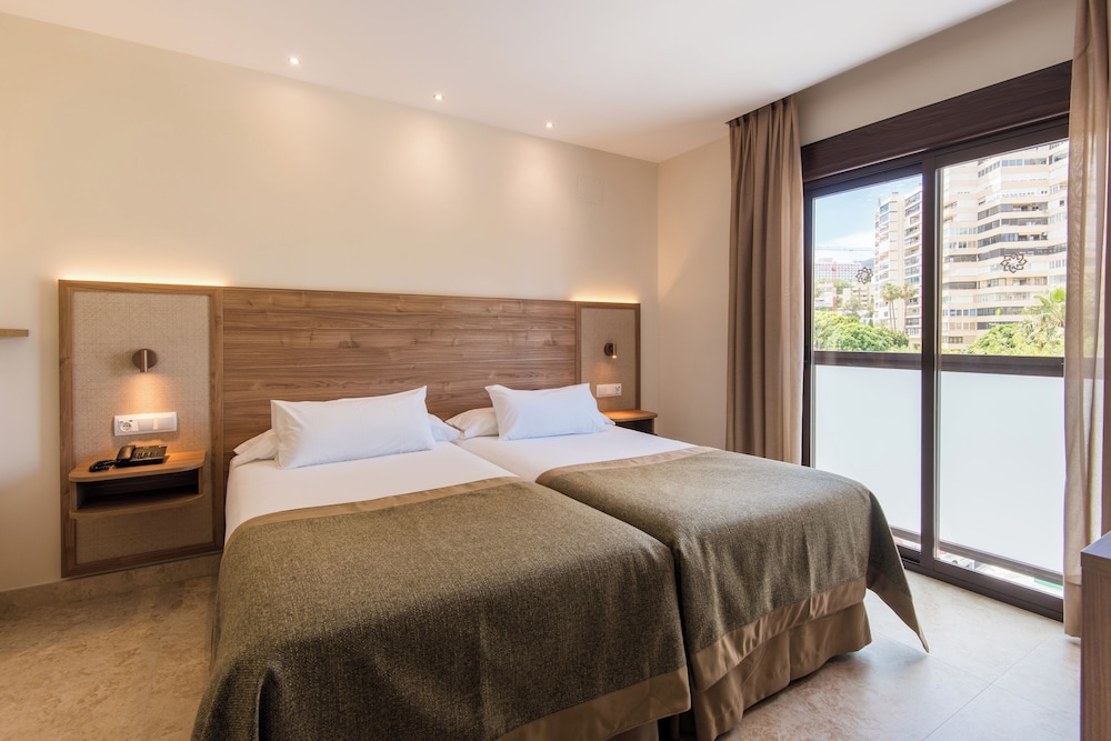 ROOM, DOUBLE BED
