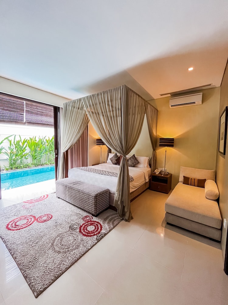 1 BEDROOM, VILLA