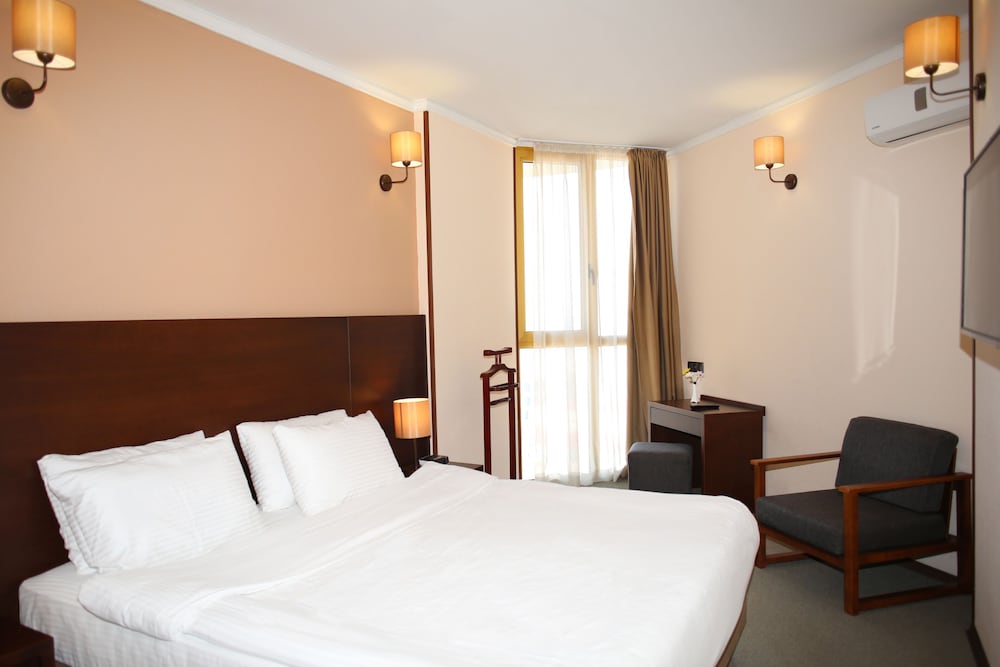 Corner Inn 12/50