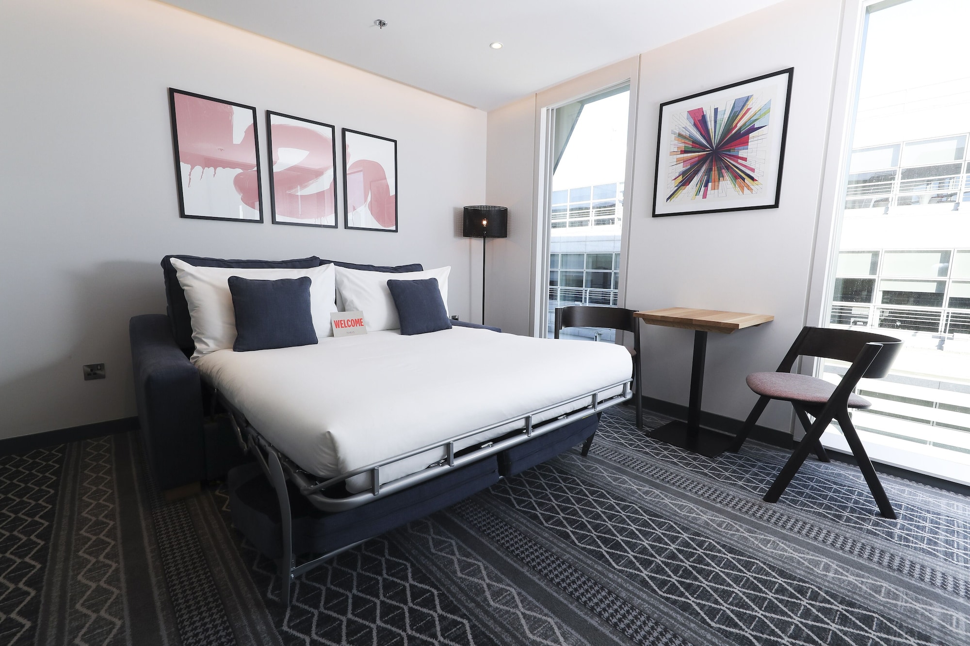 SUPERIOR, SUITE, KING BED, SOFA