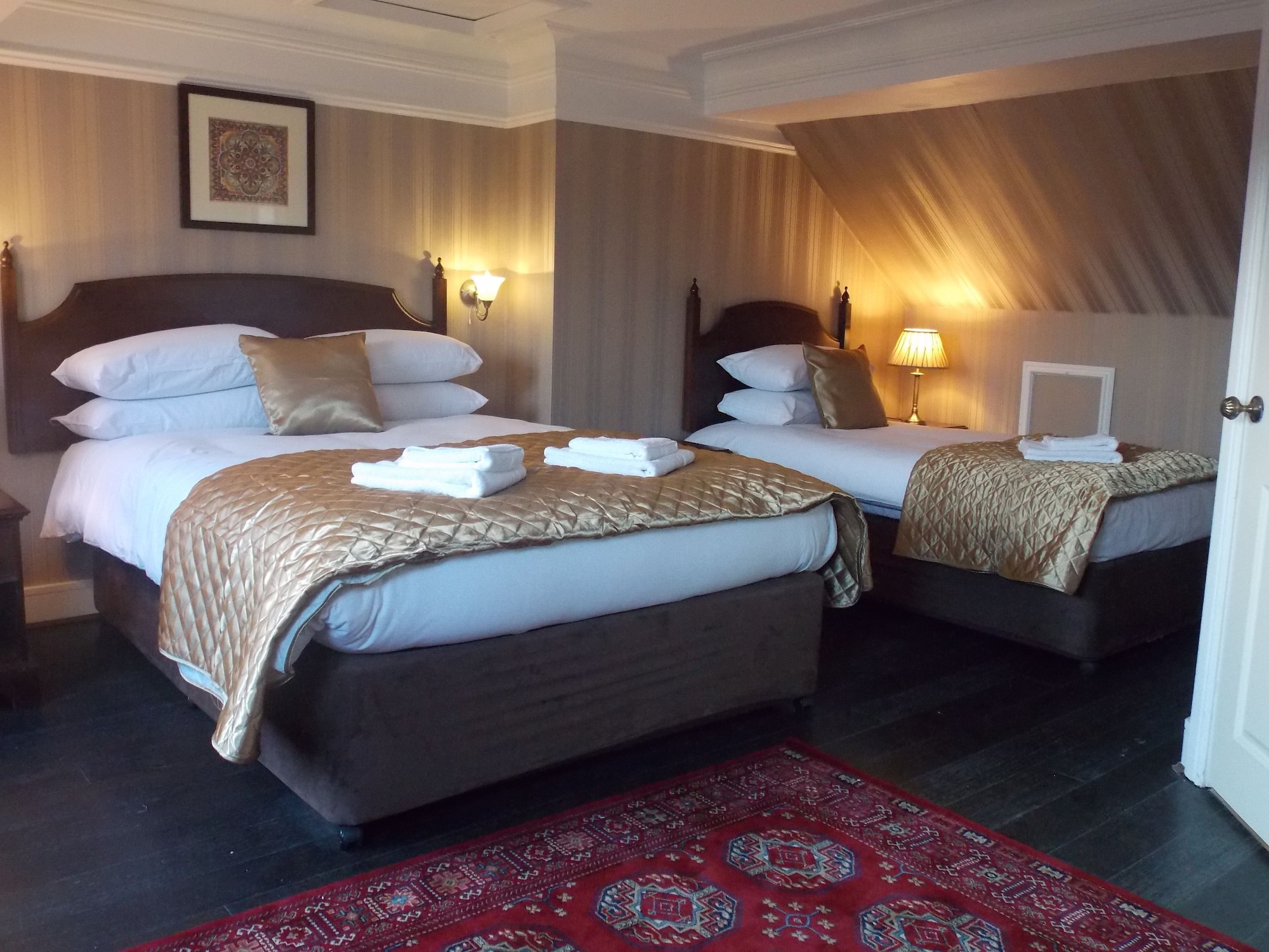 SUPERIOR, TWIN BEDS