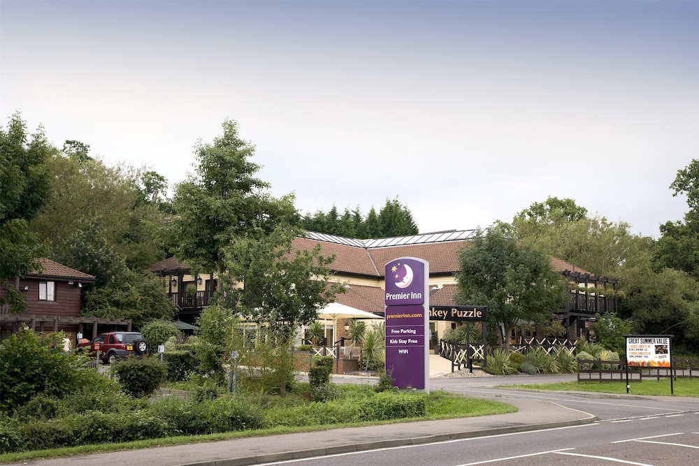 Premier Inn Chessington 40/44