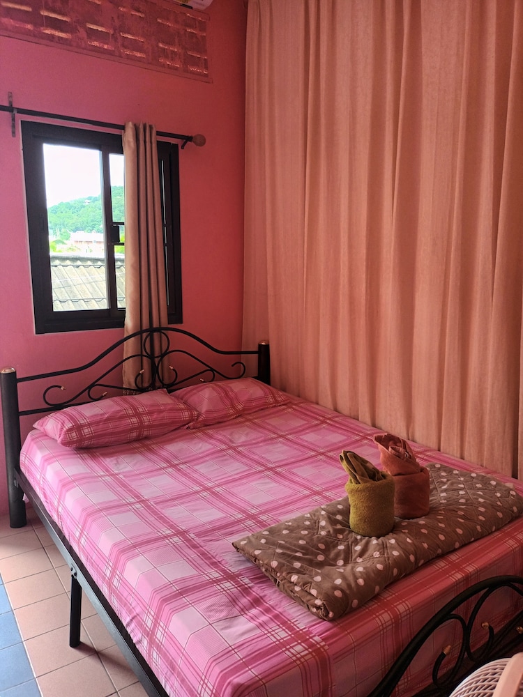 BASIC, DOUBLE BED, SHARED BATHROOM, WITH FAN