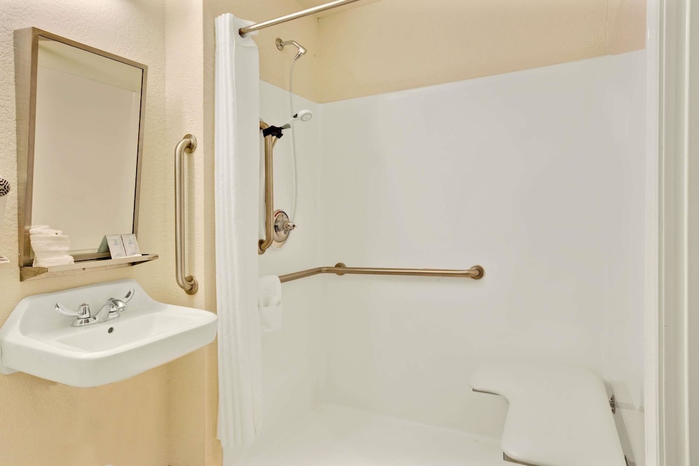 Microtel Inn Suites By Wyndham Bryson City 11/22