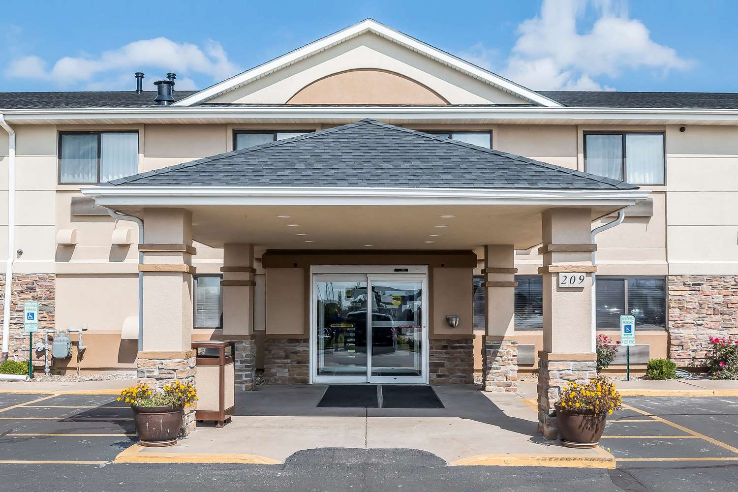 Quality Inn Coralville - Iowa River Landing 3/25