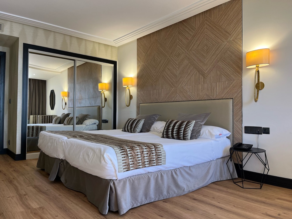 غرفة بإطلالة على البحر مفردة بسريرين منفصلين، Hotel Bahia 4/10