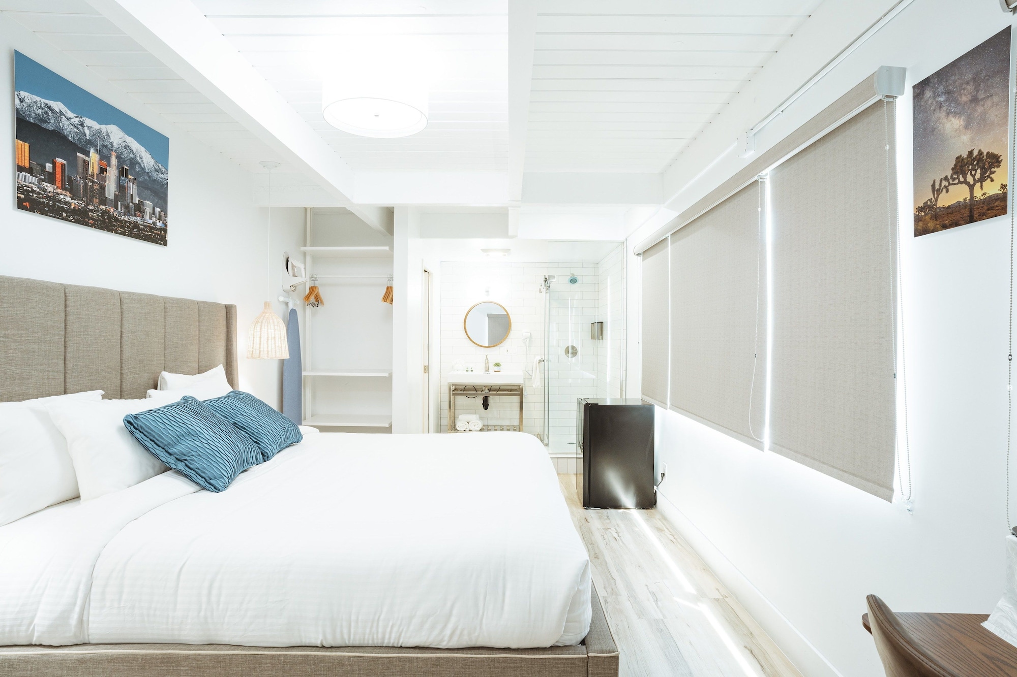 DELUXE, KING BED