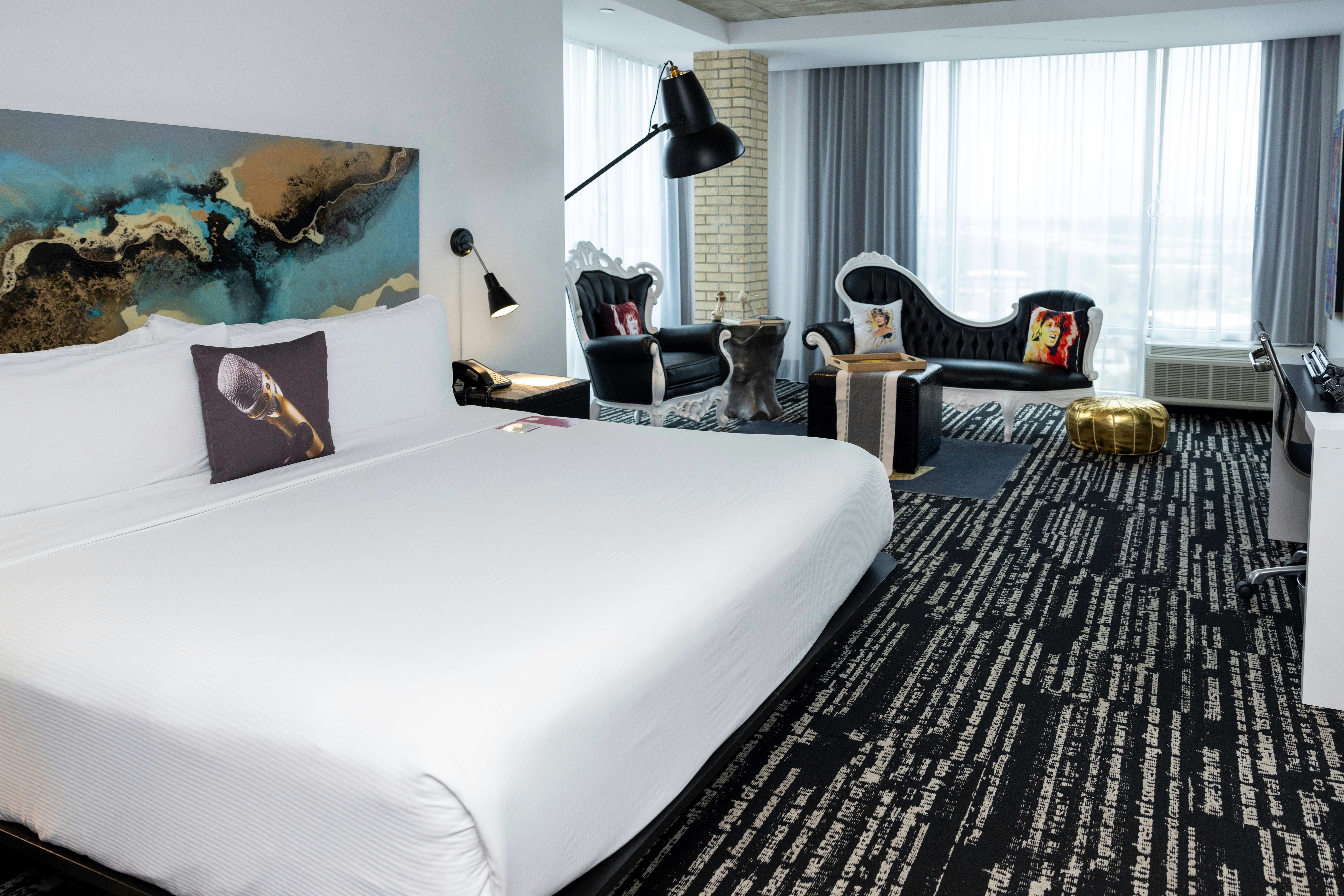 ESCAPE, KING BED, ACCESSIBLE