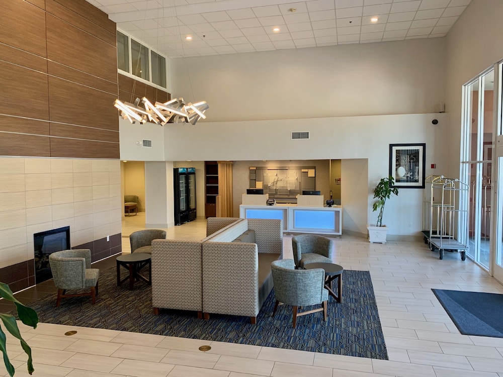 Holiday Inn Express Hotel & Suites Tracy 38/77