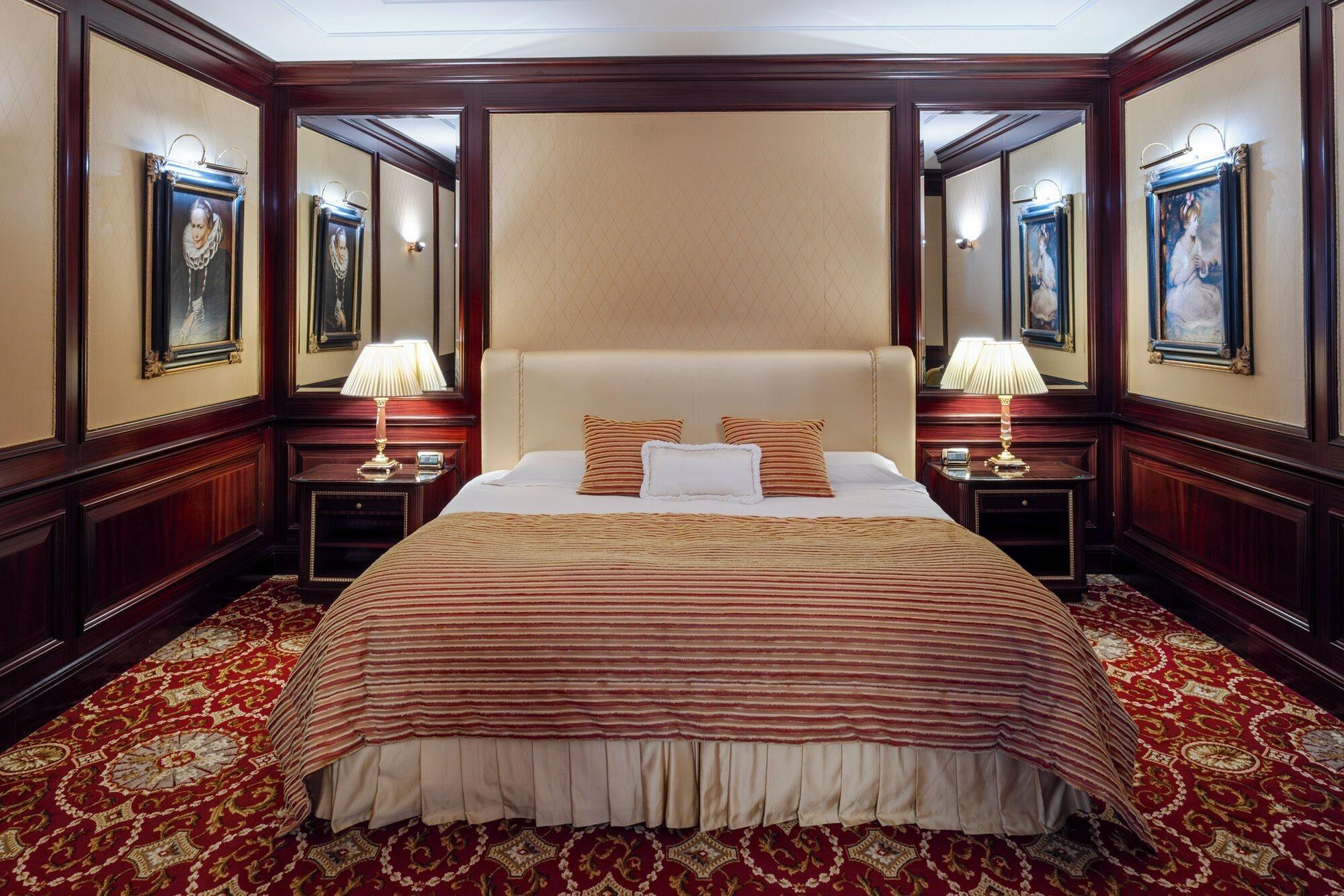 Senior, Suite, Lake View