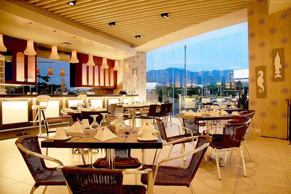 Lion Hotel And Plaza 33/40