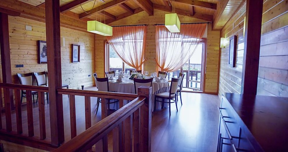 restaurant cafeteria