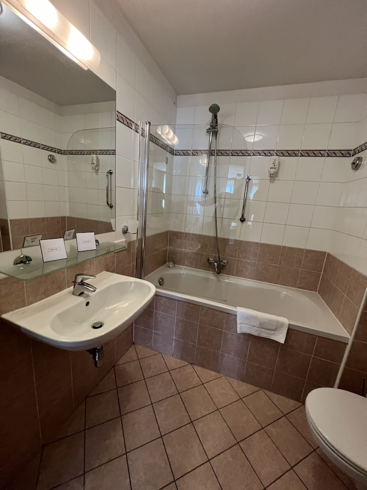 Suite Hotel 900 M Zur Oper 15/17