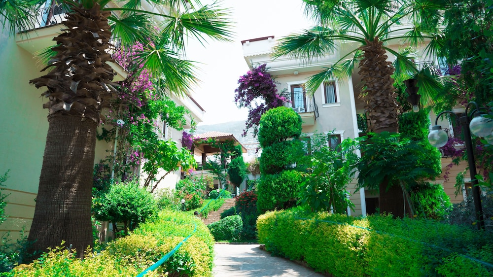 Yel Holiday Resort 35/50