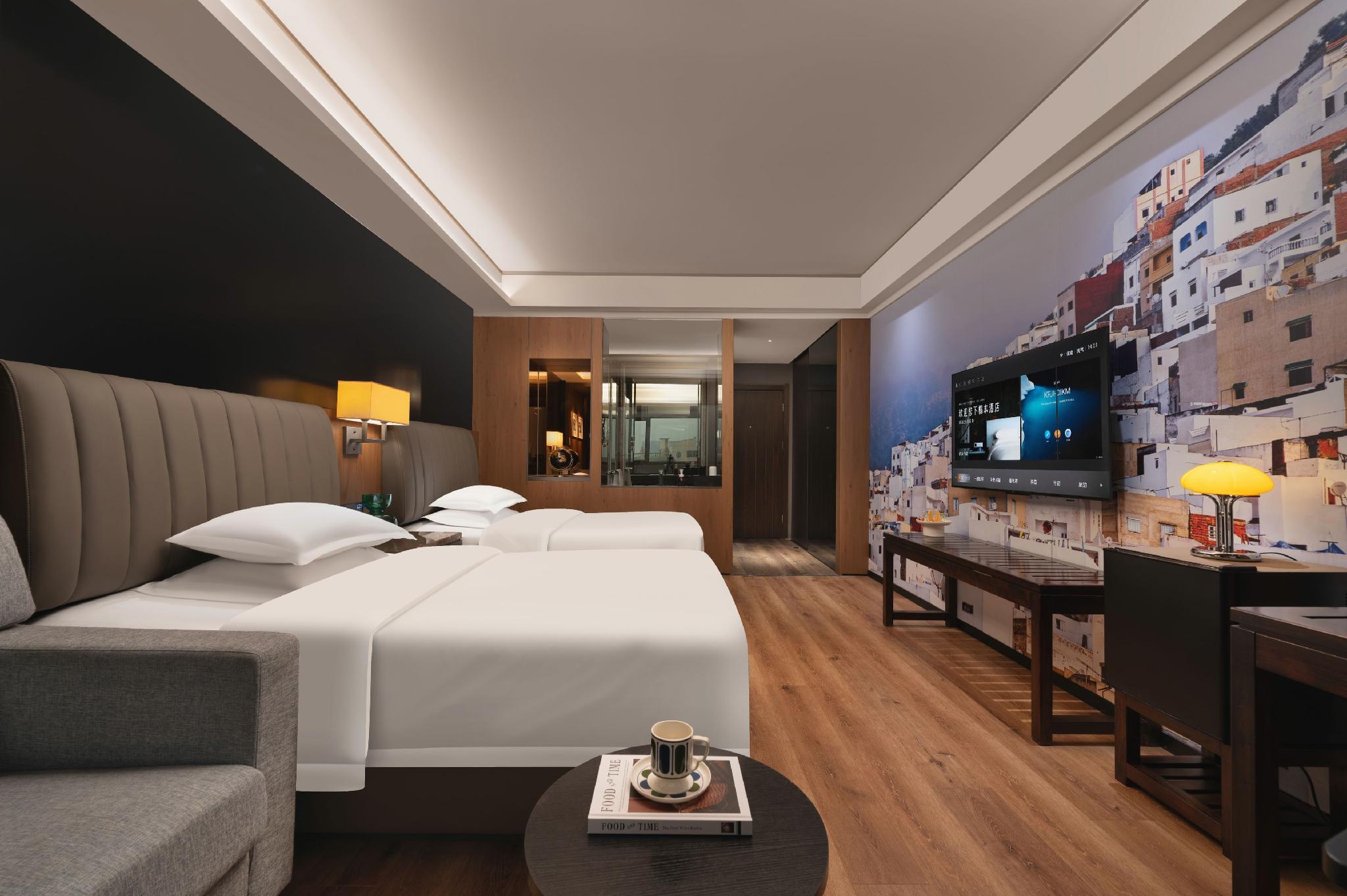 Elegant, Queen Bed
