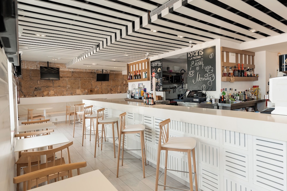 Hotel Ryans La Marina 51/69