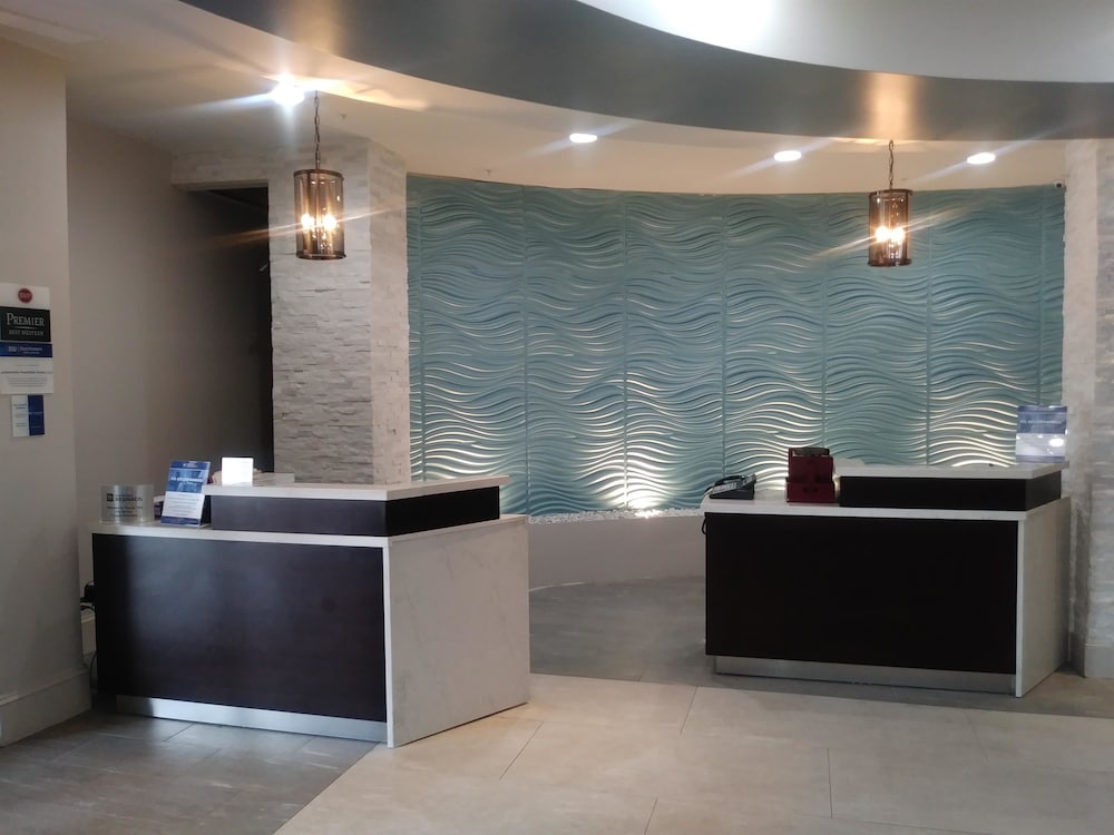 Delta Hotels by Marriott Jacksonville Deerwood 7/52