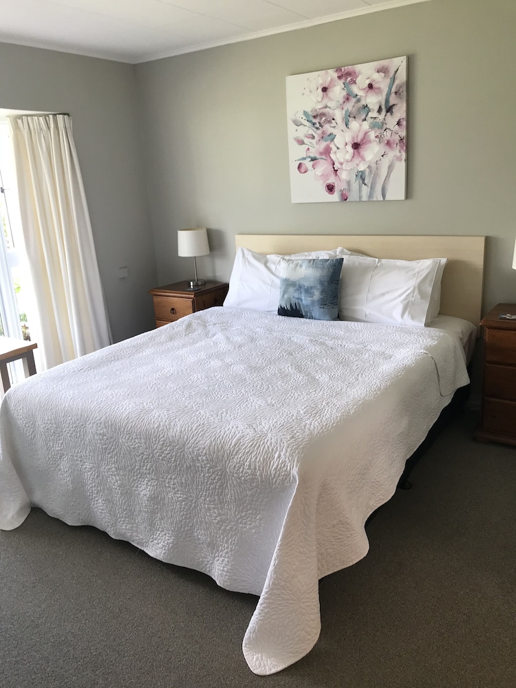 Ash Grove Boutique Motel 36/70
