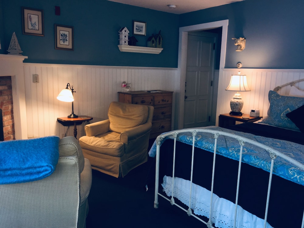 Deerhill Inn 33/77