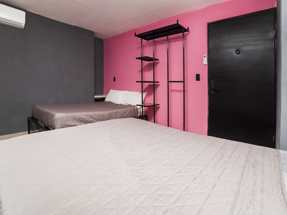 ECONOMY, 2 DOUBLE BEDS, NO WINDOW