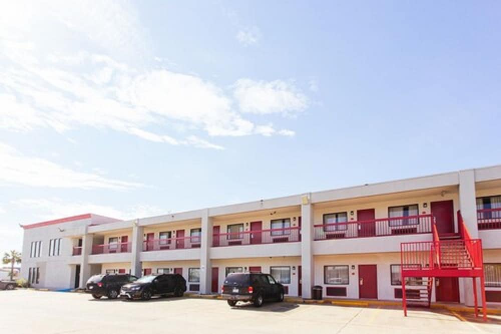 Econo Lodge Inn & Suites Channelview - Houston East 1/37