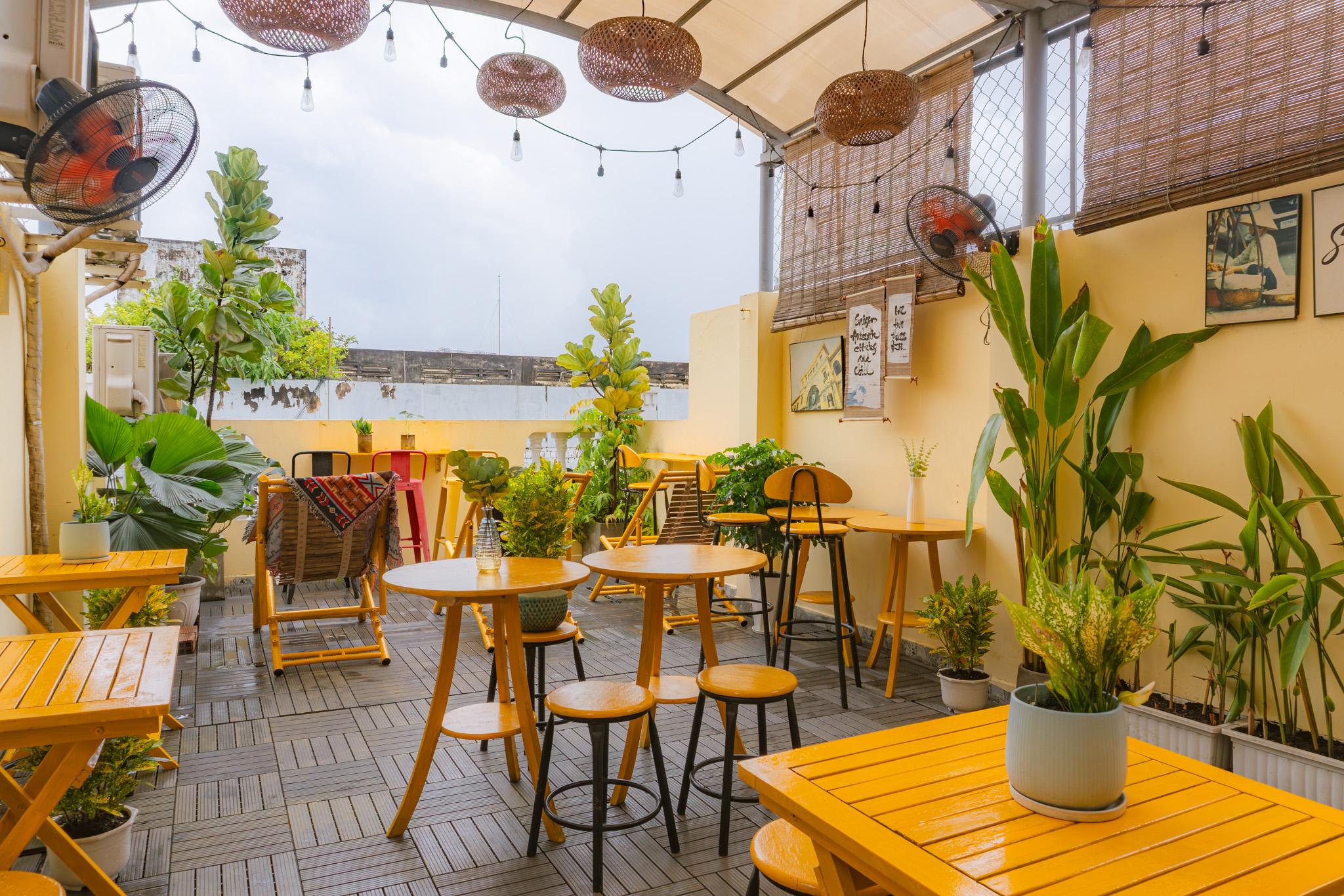 Saigon Authentic Hostel - City Walk, Cooking Class, Food Tour, Breakfast, Gym, Rooftop 22/35