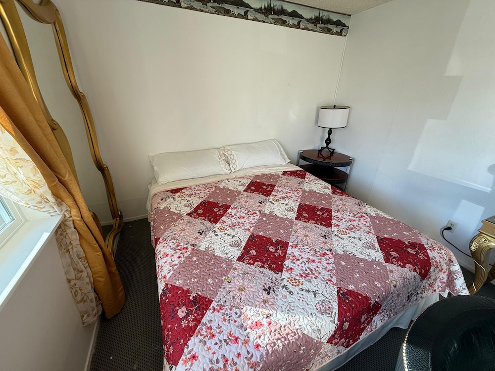Columbia Inn Motel CA 49 22/47