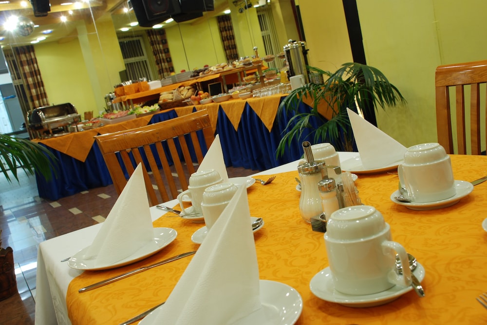 Henrietta Hotel 34/41