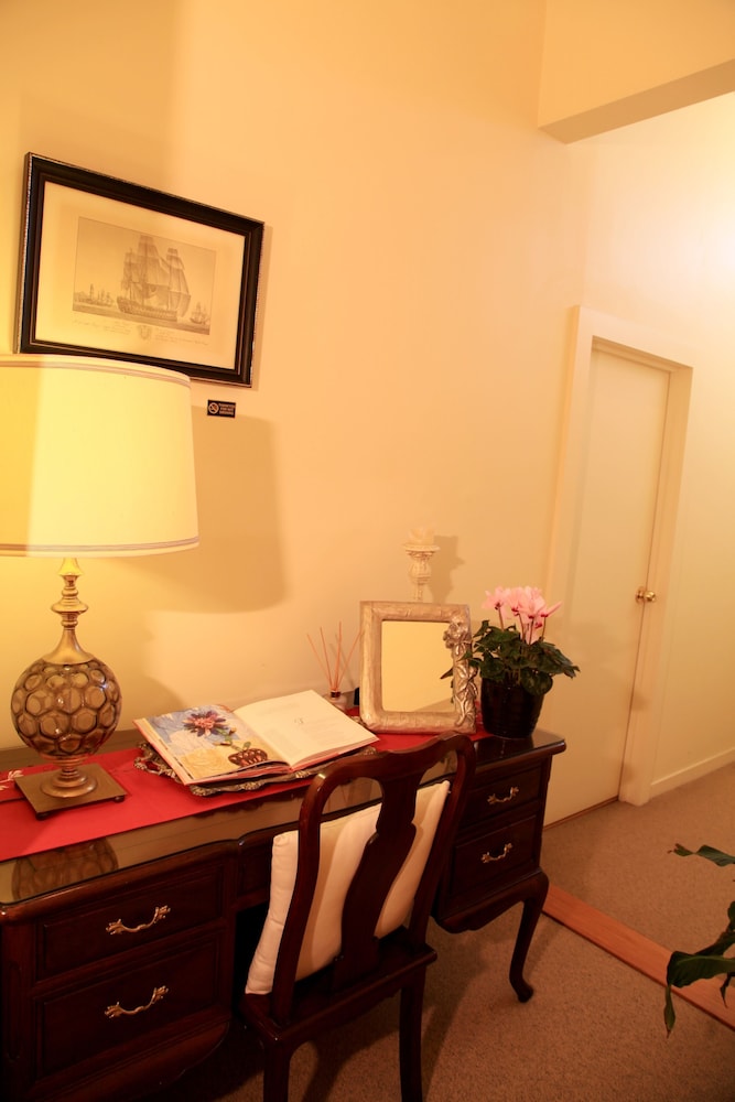 The Devereux Boutique Hotel 50/69